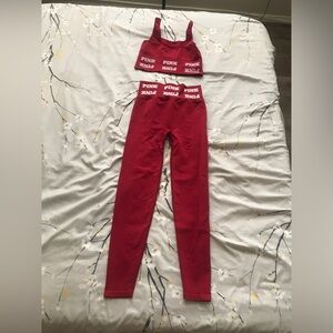 PINK Victoria’s Secret holiday collection sports bra & elevate legging set